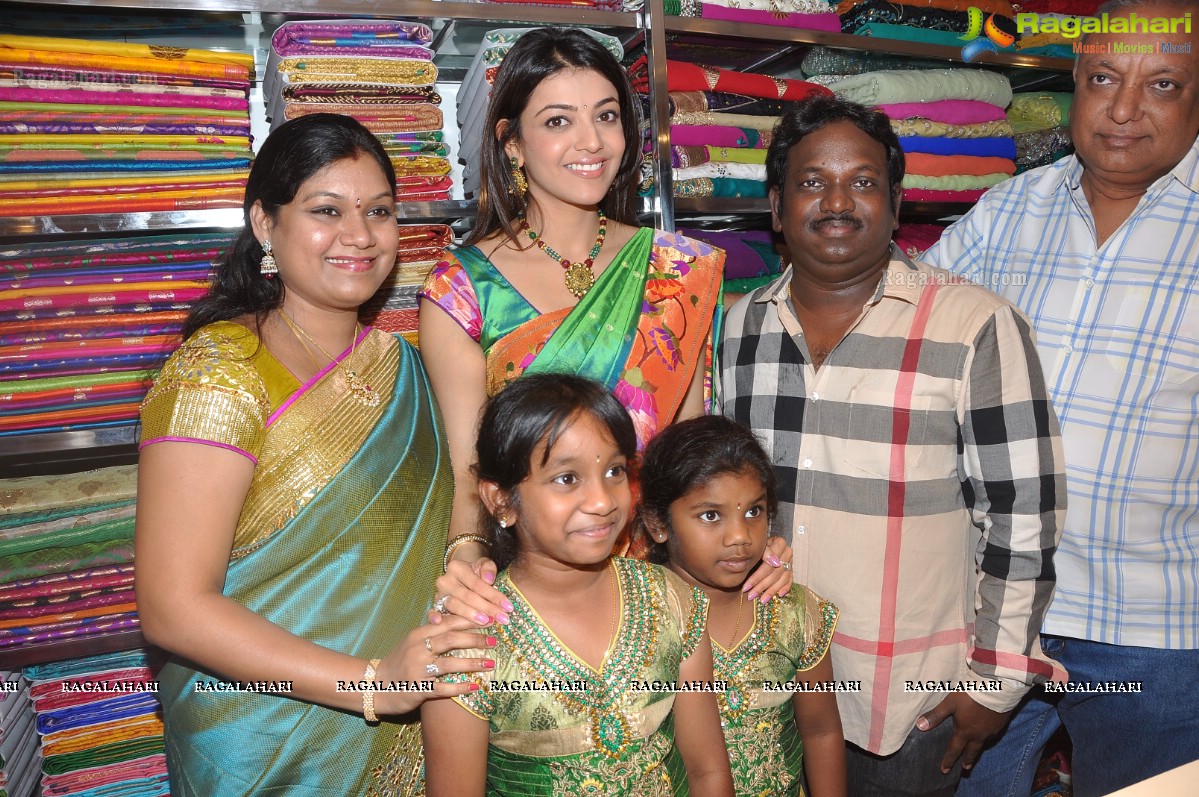 Kajal Aggarwal launches Kalanikethan at Himayatnagar