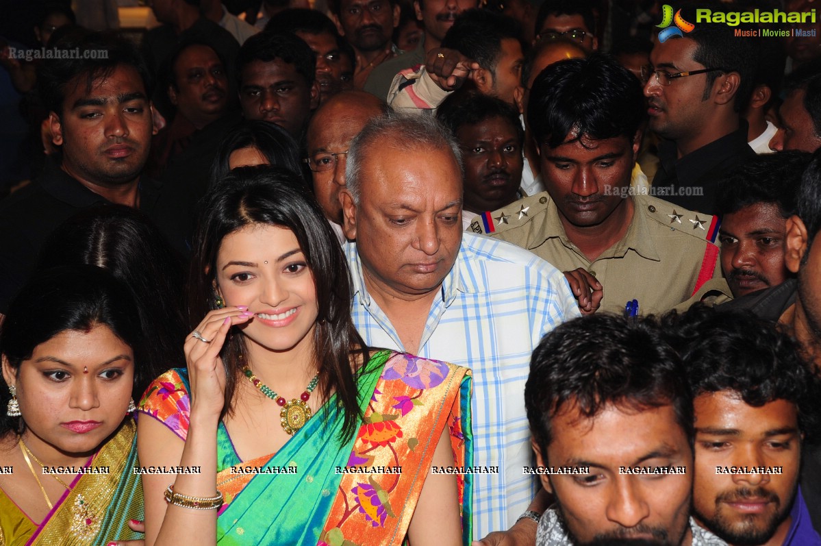 Kajal Aggarwal launches Kalanikethan at Himayatnagar