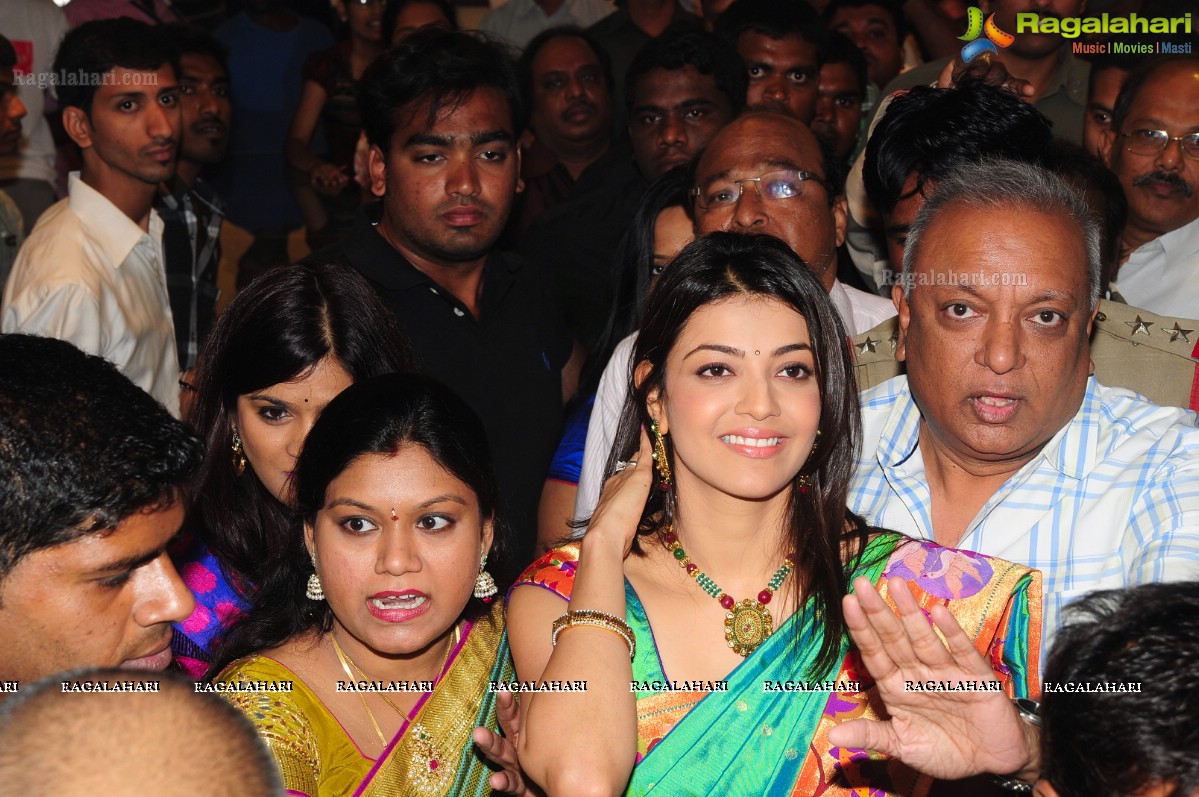 Kajal Aggarwal launches Kalanikethan at Himayatnagar