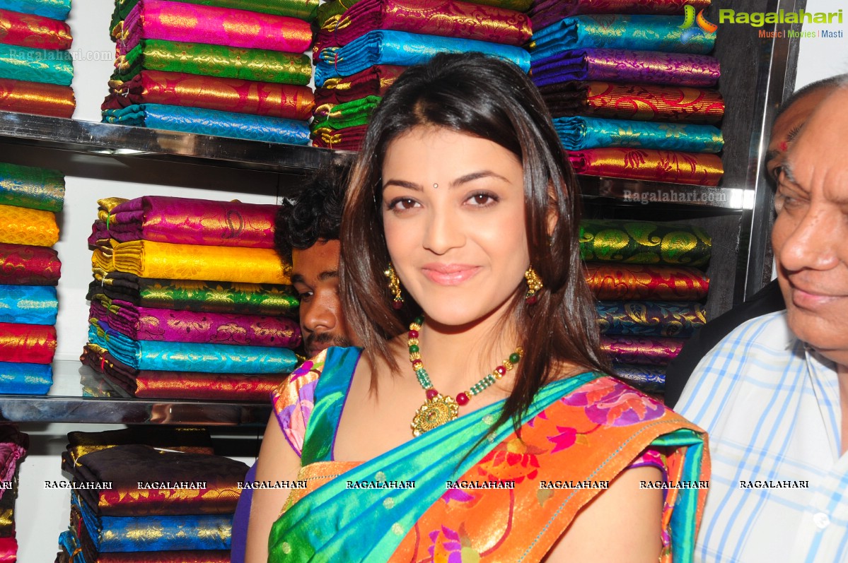 Kajal Aggarwal launches Kalanikethan at Himayatnagar