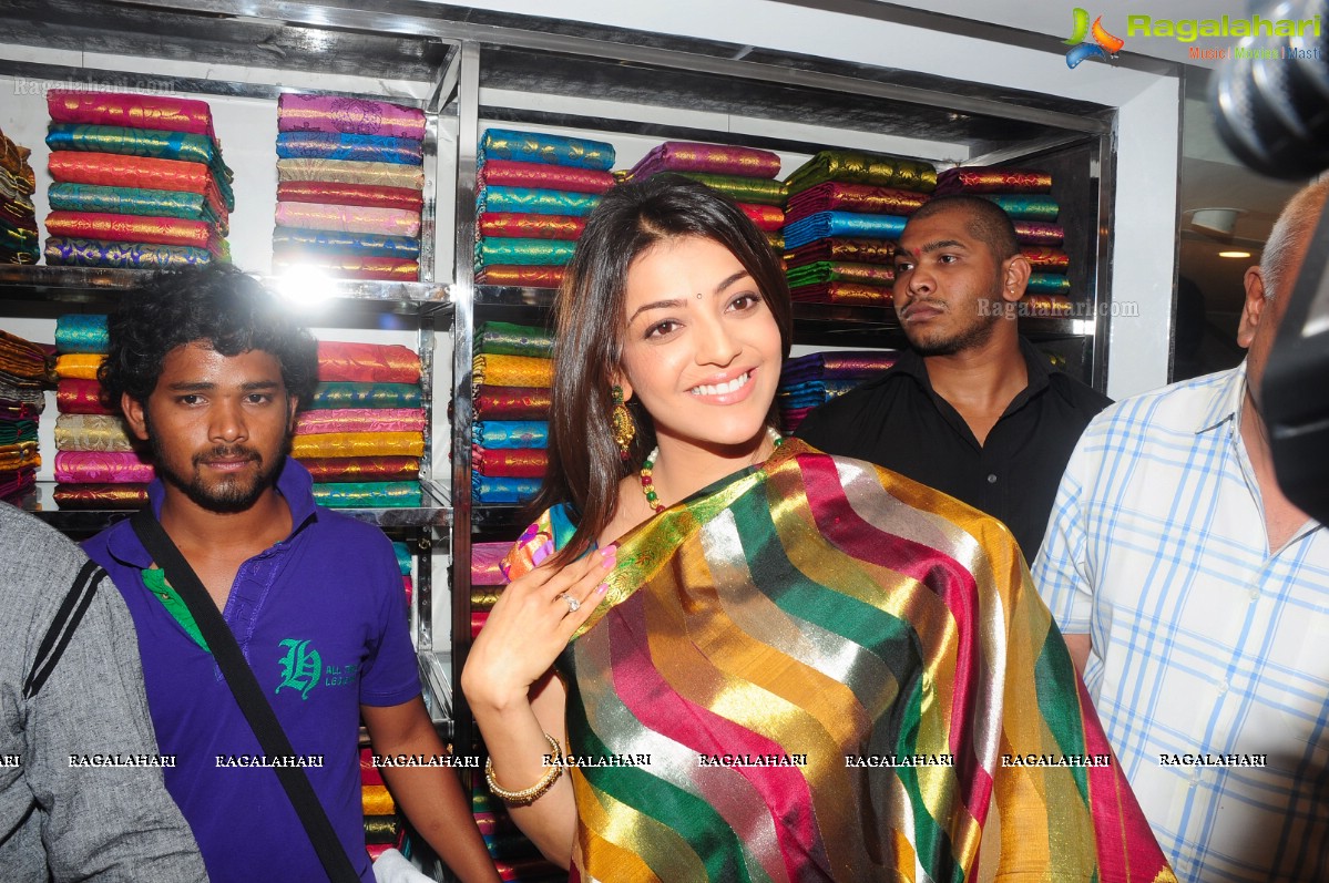 Kajal Aggarwal launches Kalanikethan at Himayatnagar