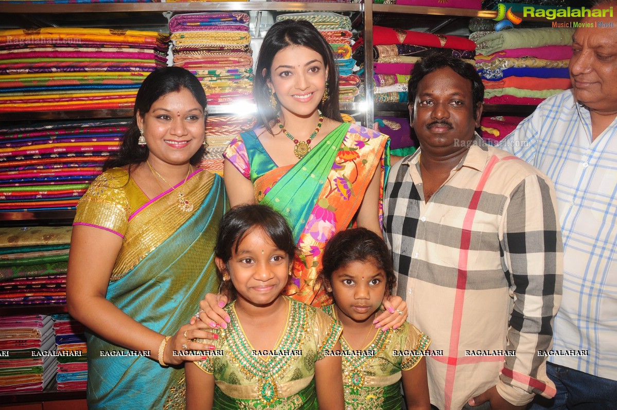 Kajal Aggarwal launches Kalanikethan at Himayatnagar