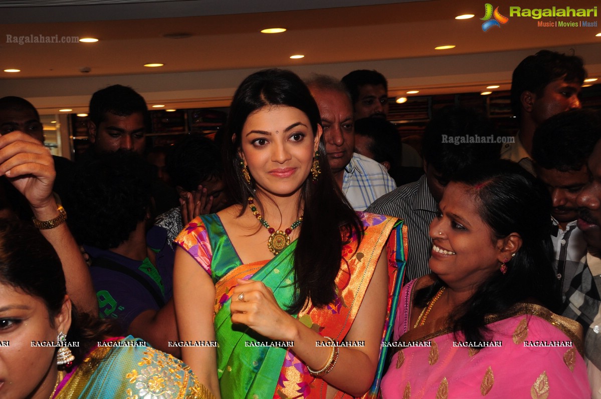 Kajal Aggarwal launches Kalanikethan at Himayatnagar