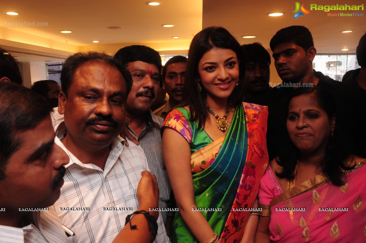 Kajal Aggarwal launches Kalanikethan at Himayatnagar