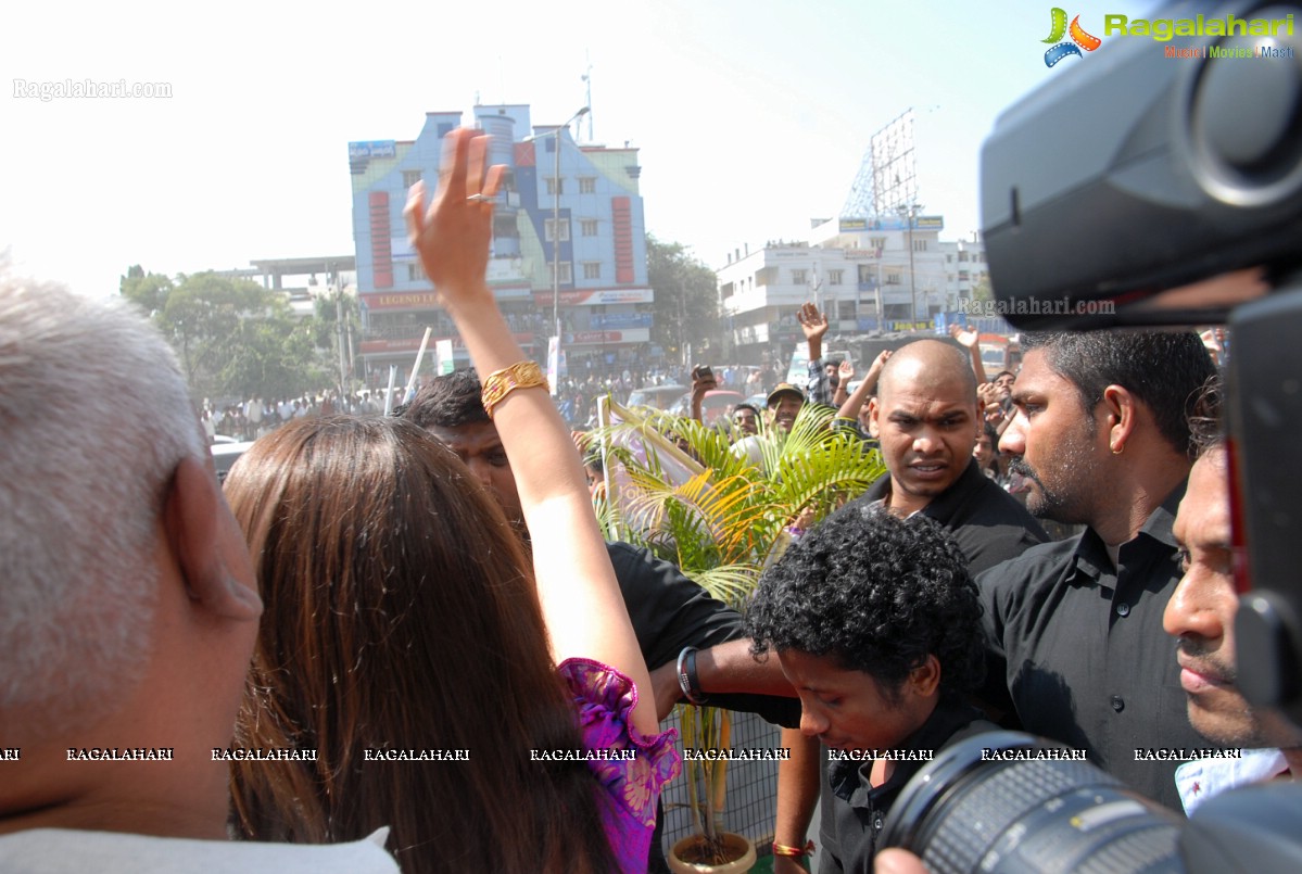 Kajal inaugurates The Chennai Shopping Mall at Chandanagar, Hyderabad