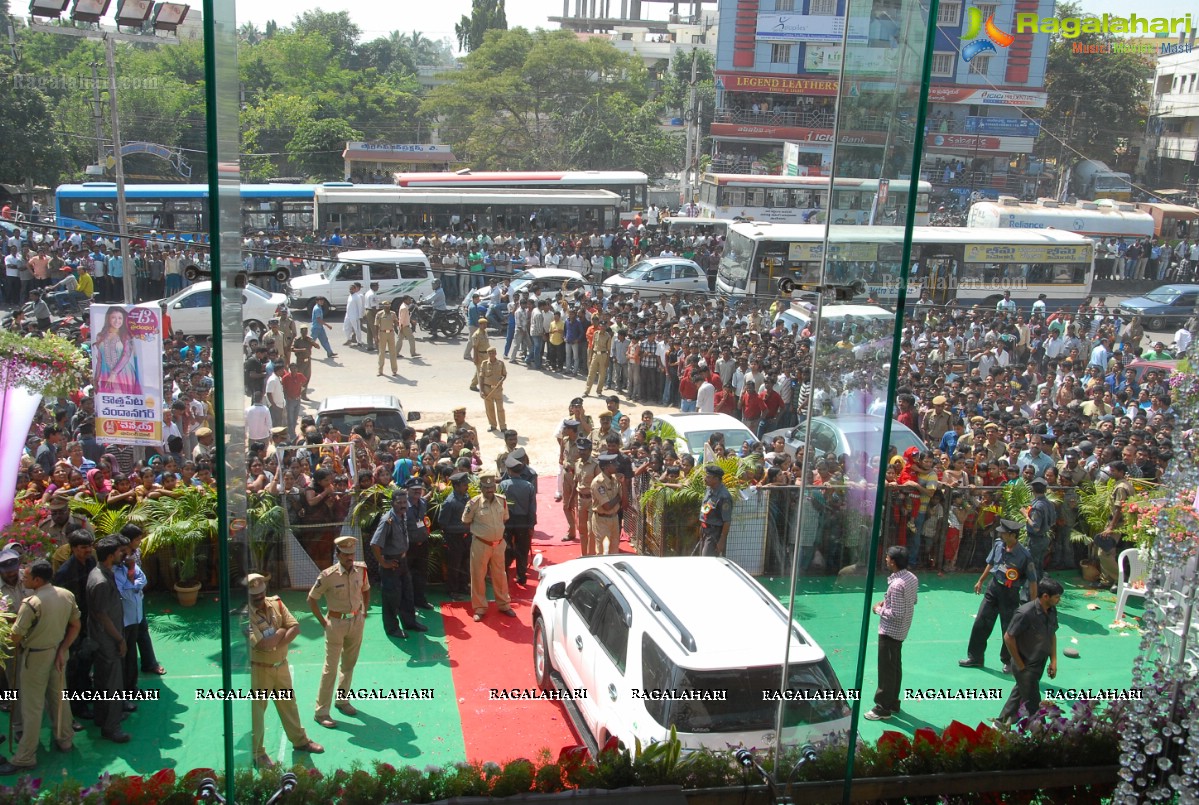 Kajal inaugurates The Chennai Shopping Mall at Chandanagar, Hyderabad