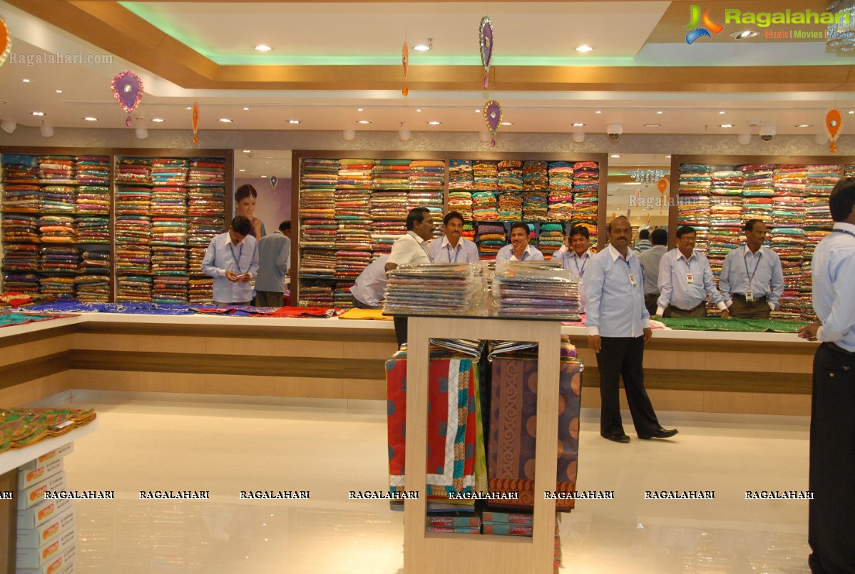 Kajal inaugurates The Chennai Shopping Mall at Chandanagar, Hyderabad