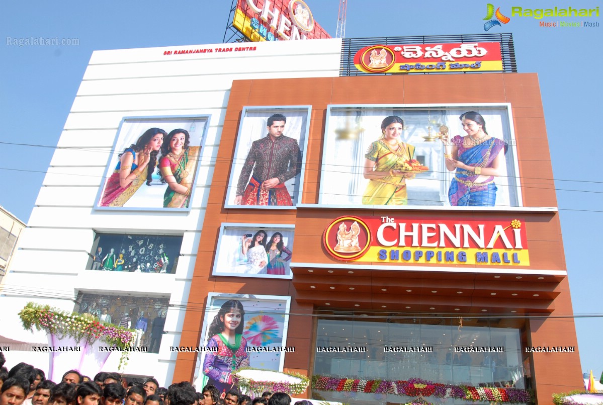 Kajal inaugurates The Chennai Shopping Mall at Chandanagar, Hyderabad