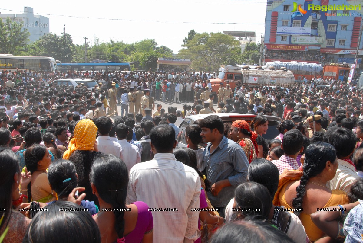 Kajal inaugurates The Chennai Shopping Mall at Chandanagar, Hyderabad