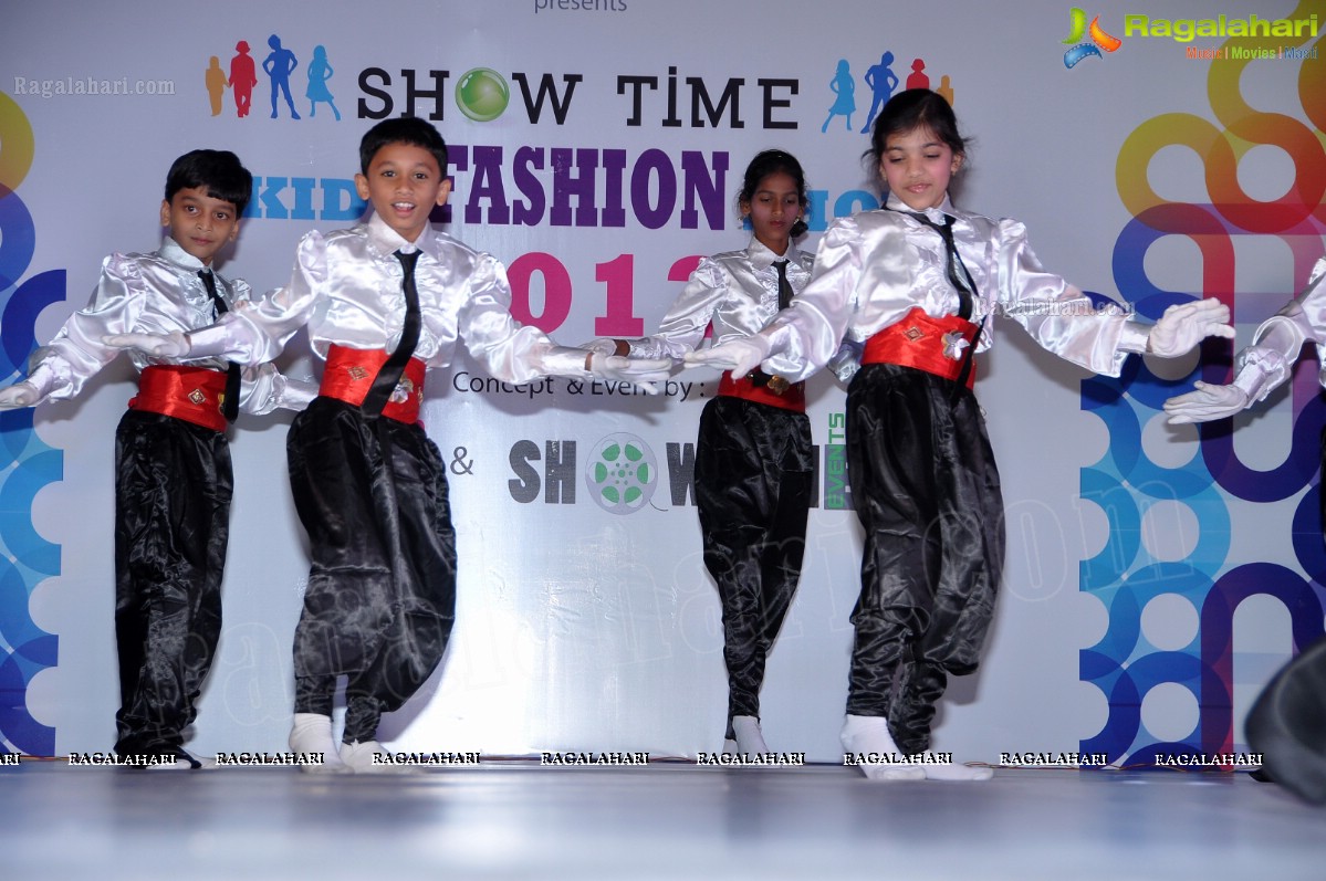 Kalanjali Kids Fashion Show 2012 by Sunny Anand and Srikanth Gatla