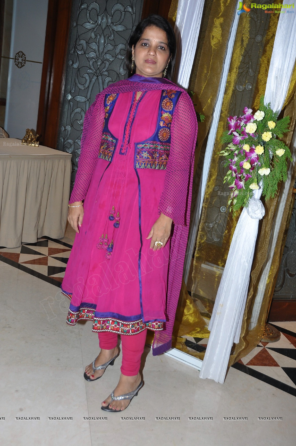 Pooja Bedi inaugurates Khwaaish Exhibition at Hotel Taj Krishna, Hyderabad