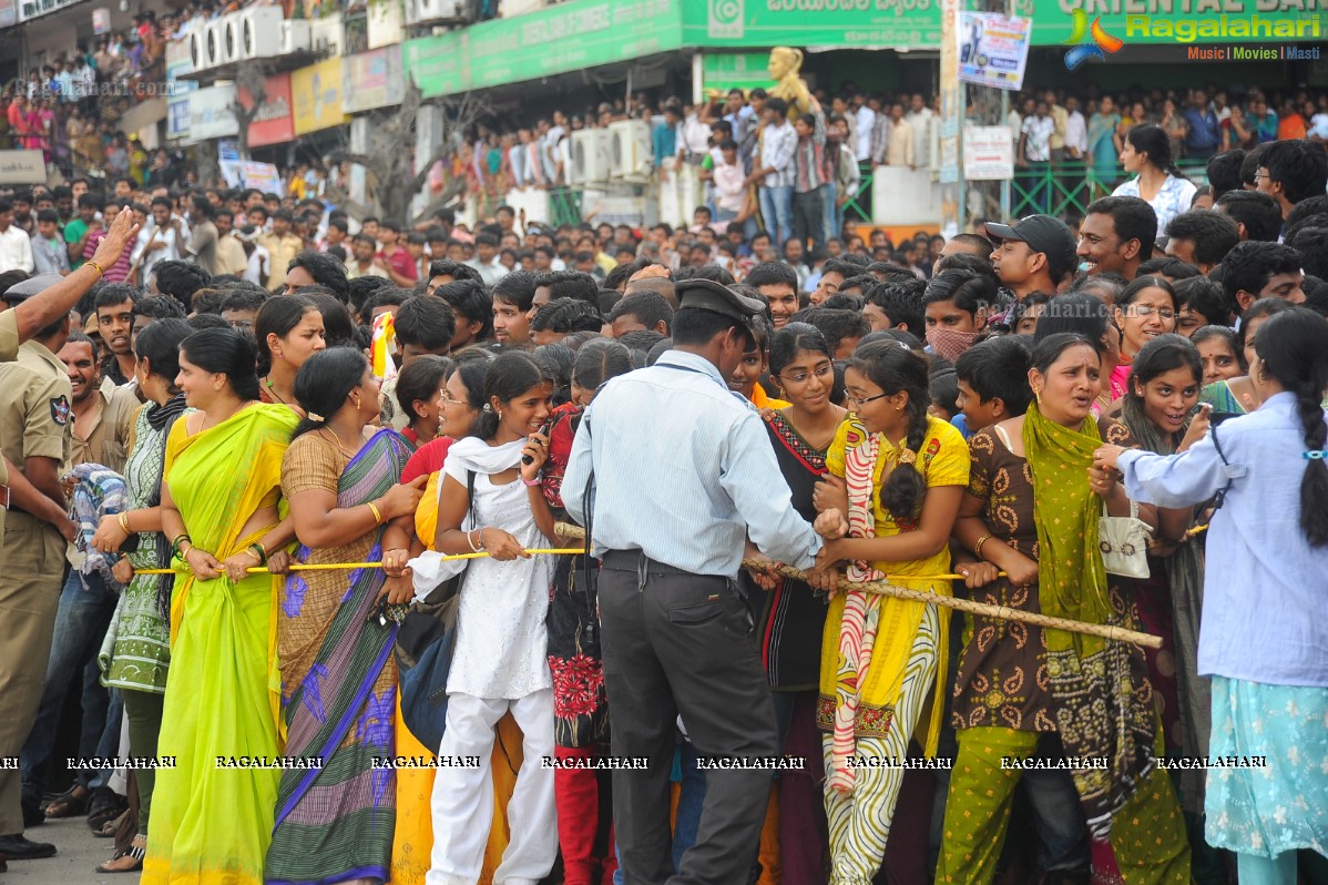 Mahesh Babu launches South India Shopping Mall, Kukatpally, Hyderabad