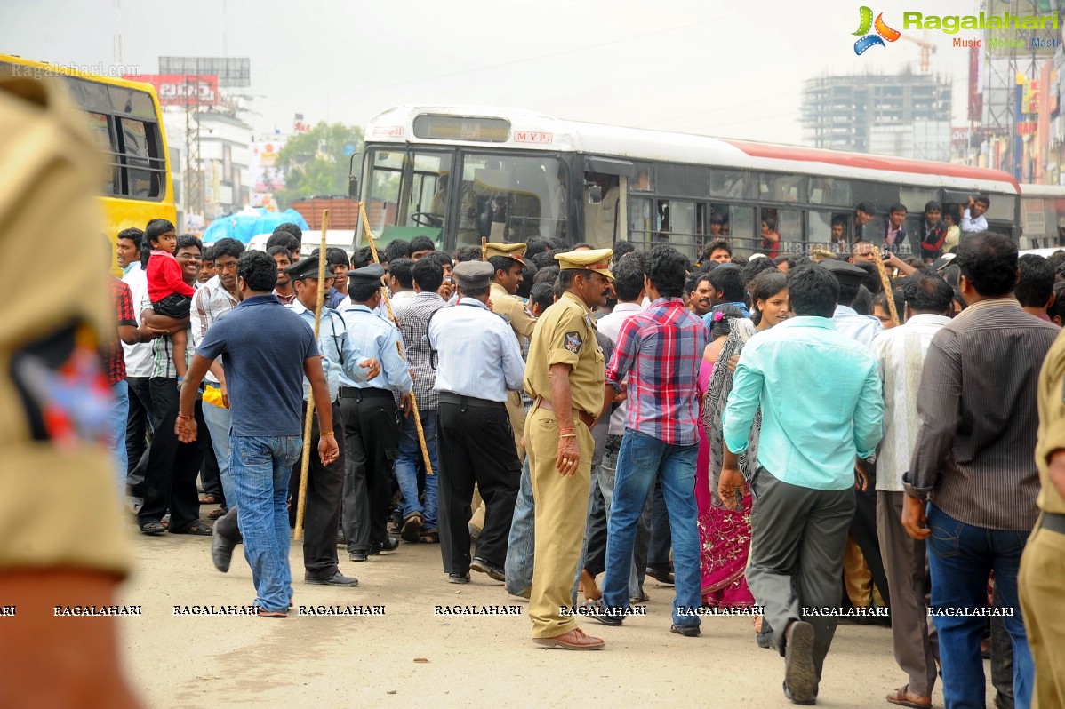 Mahesh Babu launches South India Shopping Mall, Kukatpally, Hyderabad