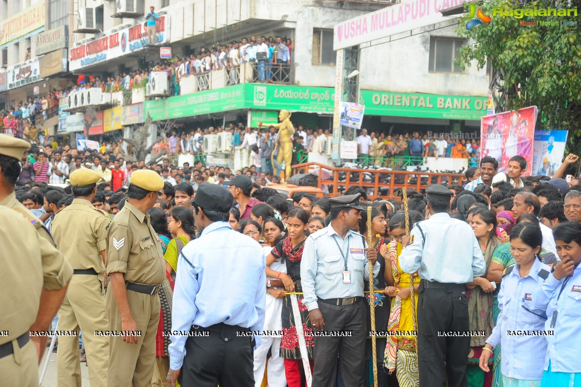 Mahesh Babu launches South India Shopping Mall, Kukatpally, Hyderabad