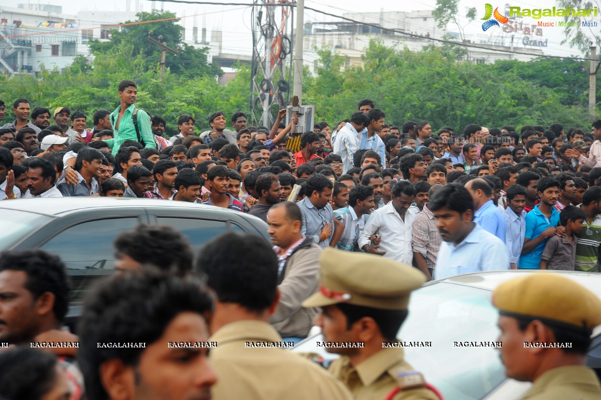 Mahesh Babu launches South India Shopping Mall, Kukatpally, Hyderabad