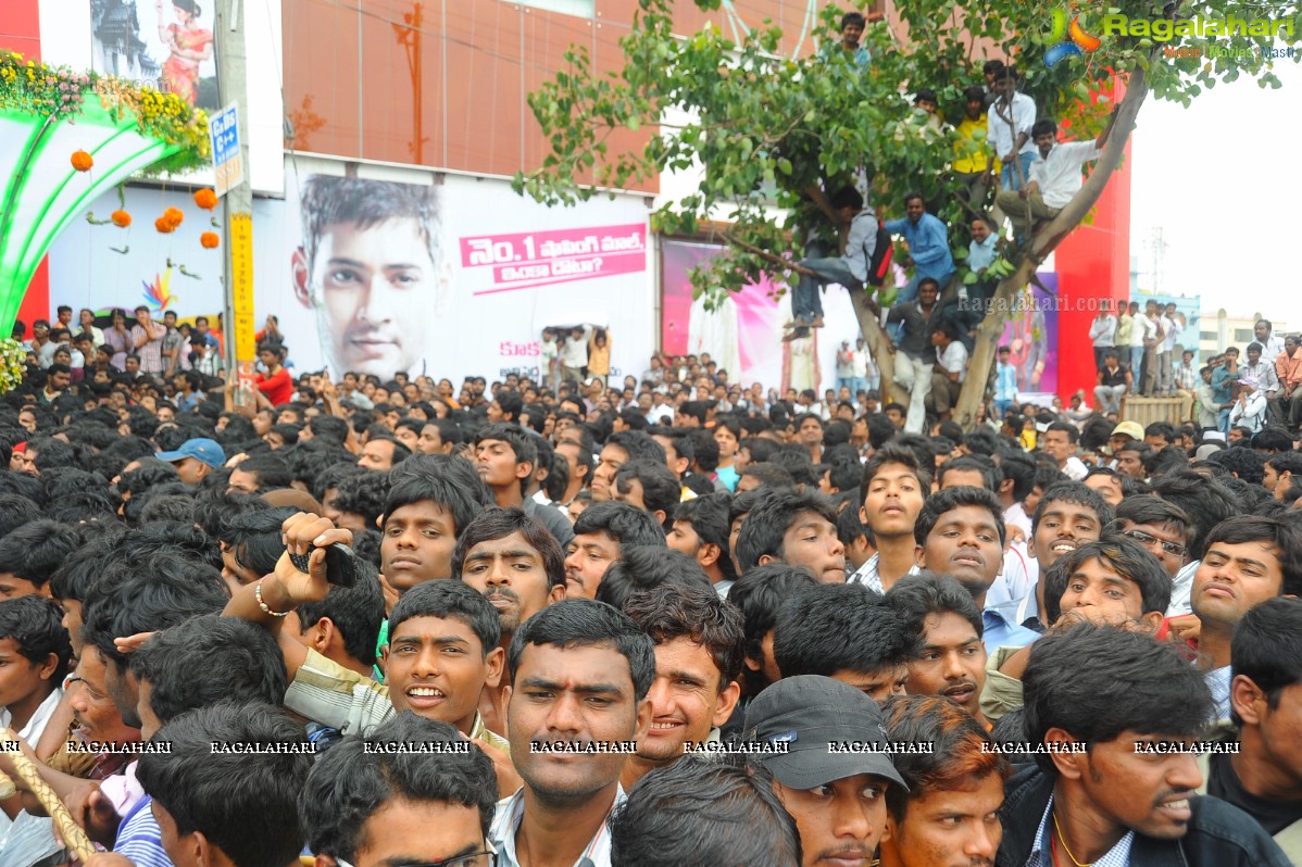 Mahesh Babu launches South India Shopping Mall, Kukatpally, Hyderabad