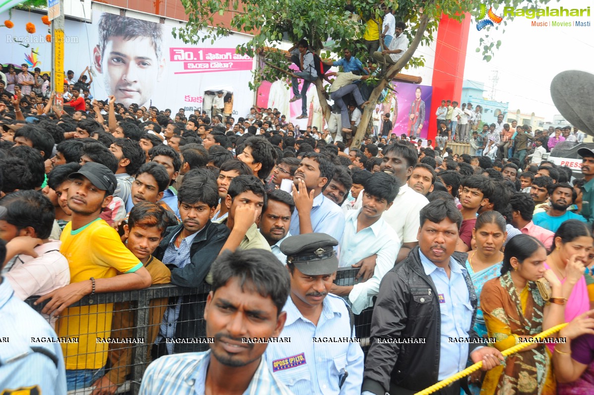 Mahesh Babu launches South India Shopping Mall, Kukatpally, Hyderabad