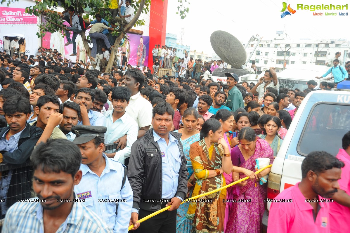 Mahesh Babu launches South India Shopping Mall, Kukatpally, Hyderabad