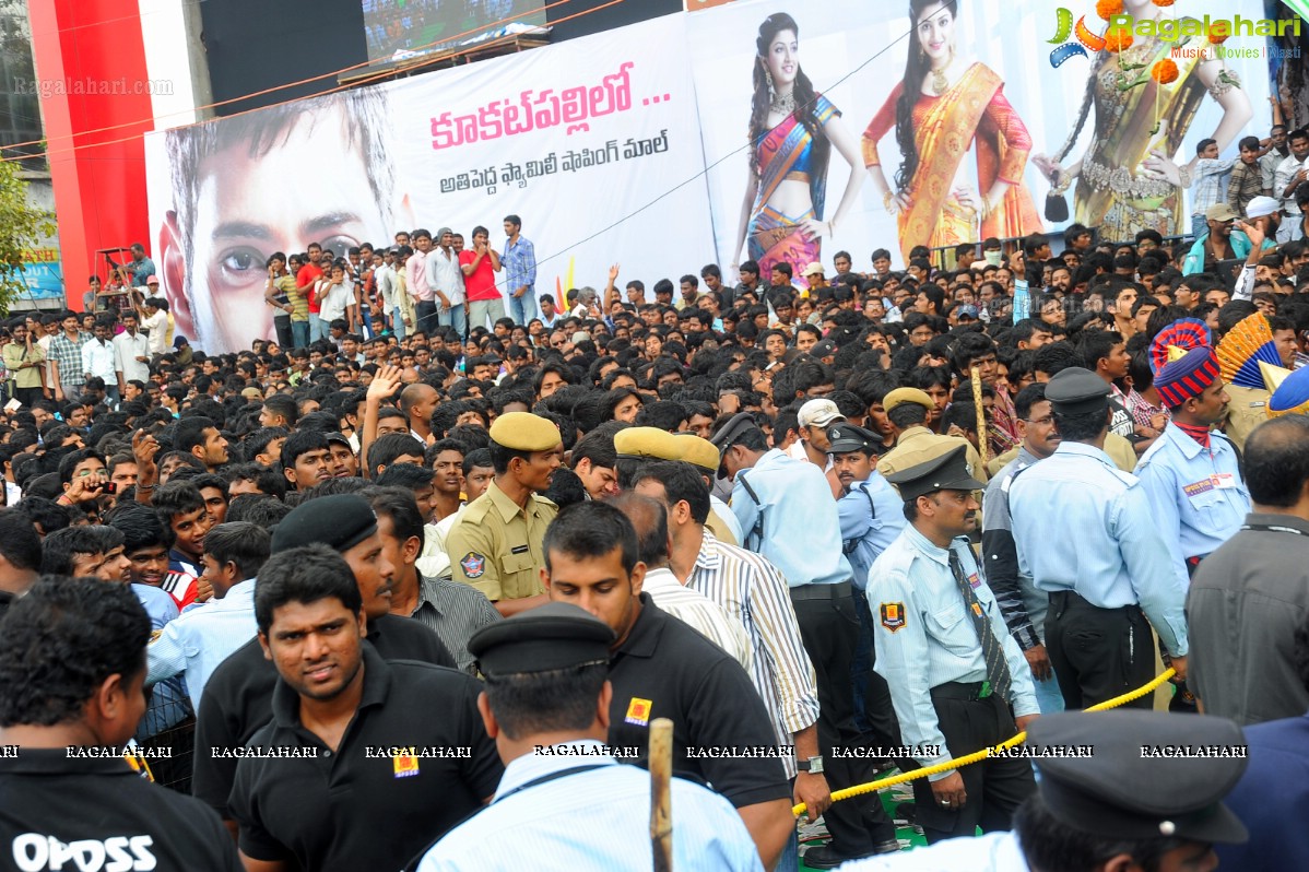 Mahesh Babu launches South India Shopping Mall, Kukatpally, Hyderabad