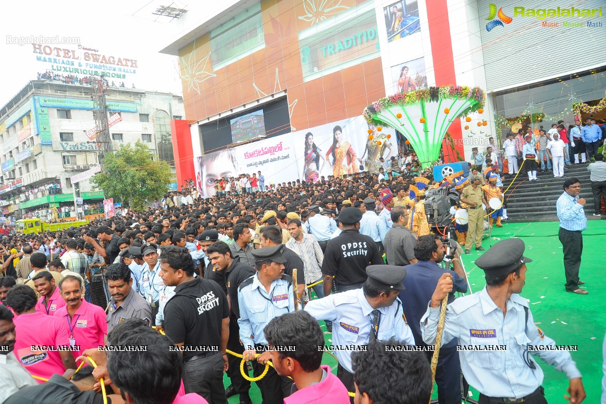 Mahesh Babu launches South India Shopping Mall, Kukatpally, Hyderabad
