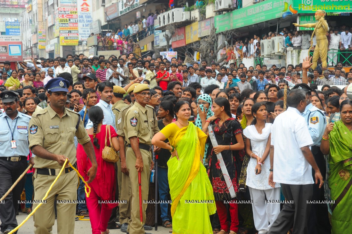 Mahesh Babu launches South India Shopping Mall, Kukatpally, Hyderabad