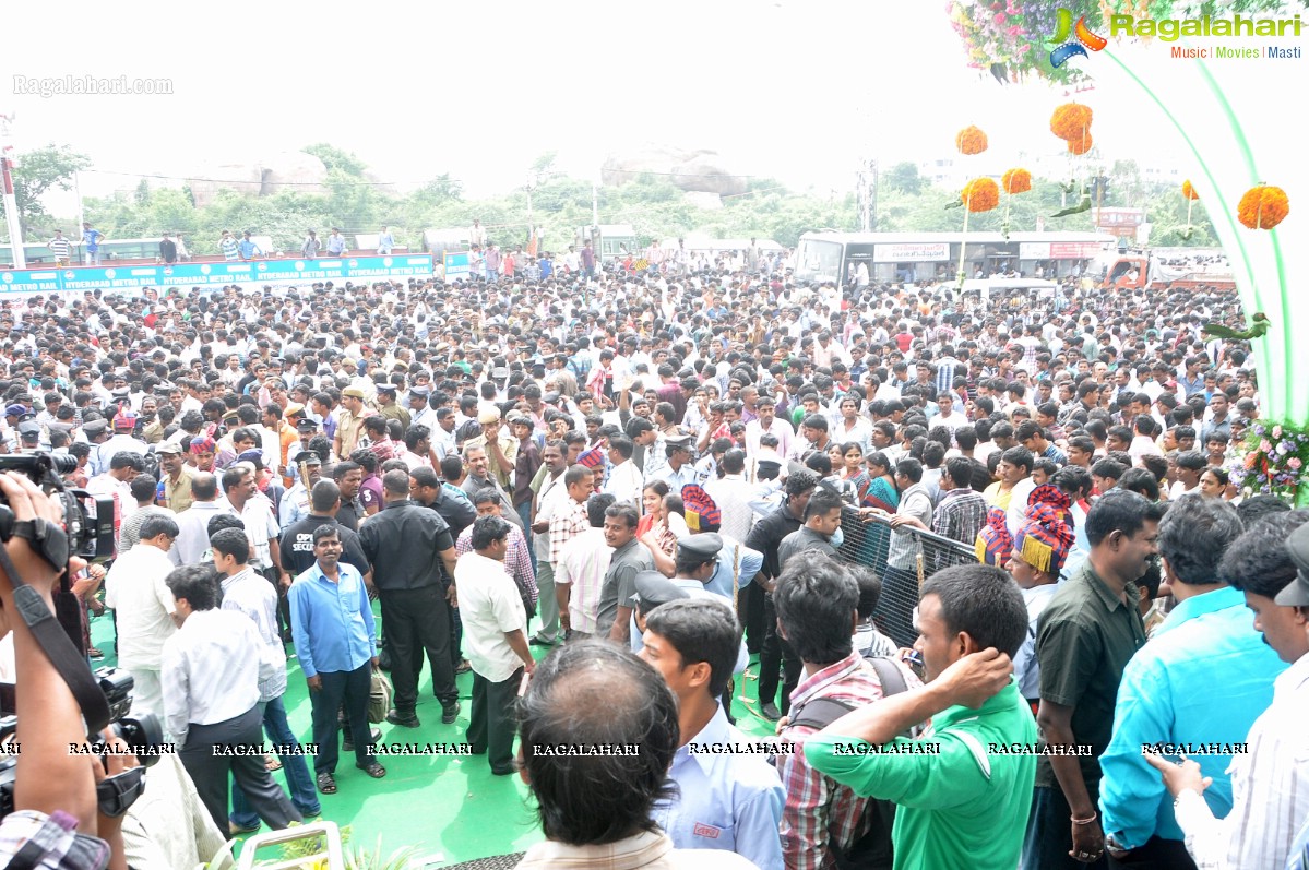 Mahesh Babu launches South India Shopping Mall, Kukatpally, Hyderabad