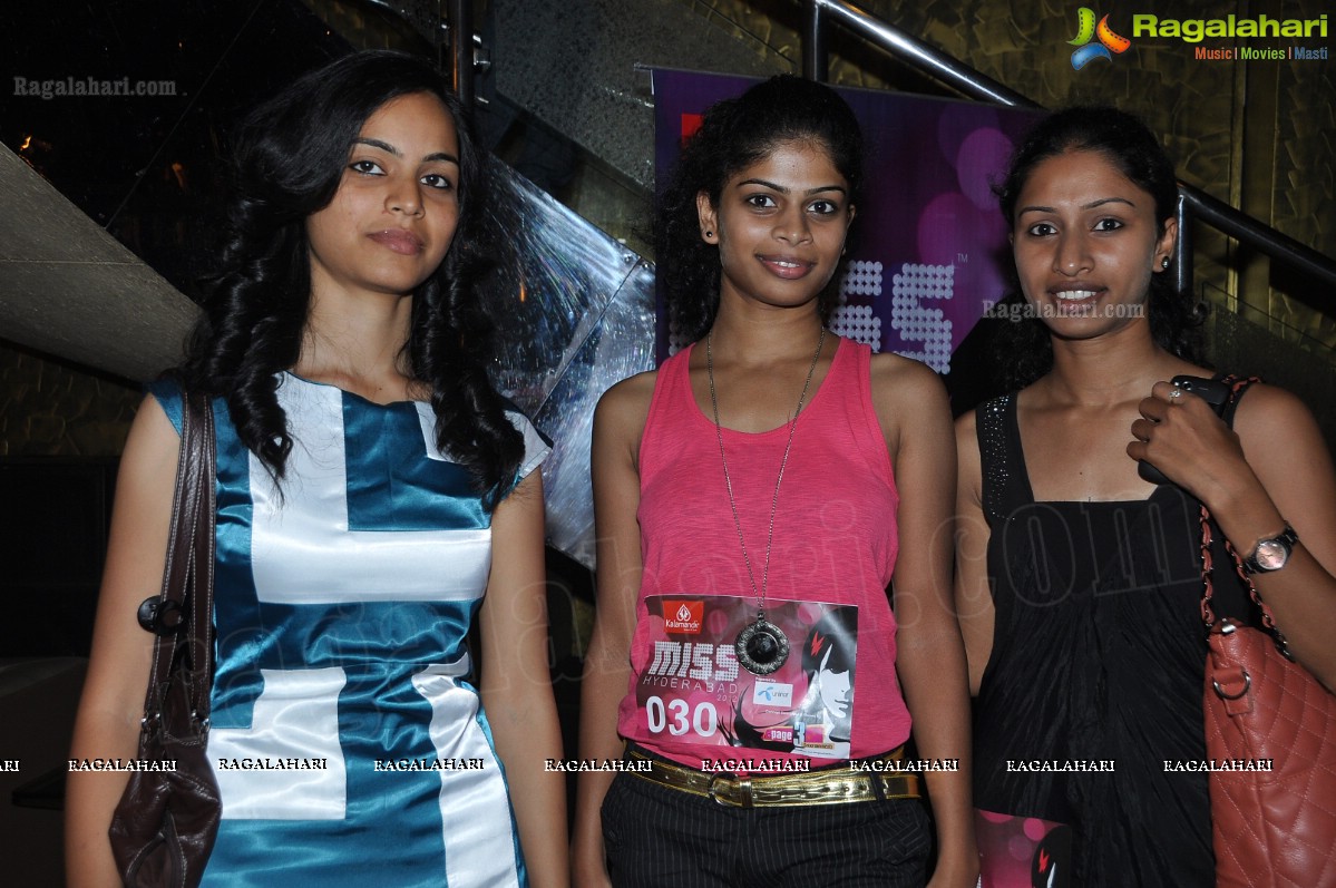 Kalamandir Miss Hyderabad 2012 Auditions at Bottles and Chimney