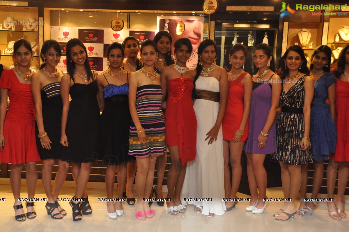 Miss Hyderabad 2012 Finalists at Manepally Jewellers