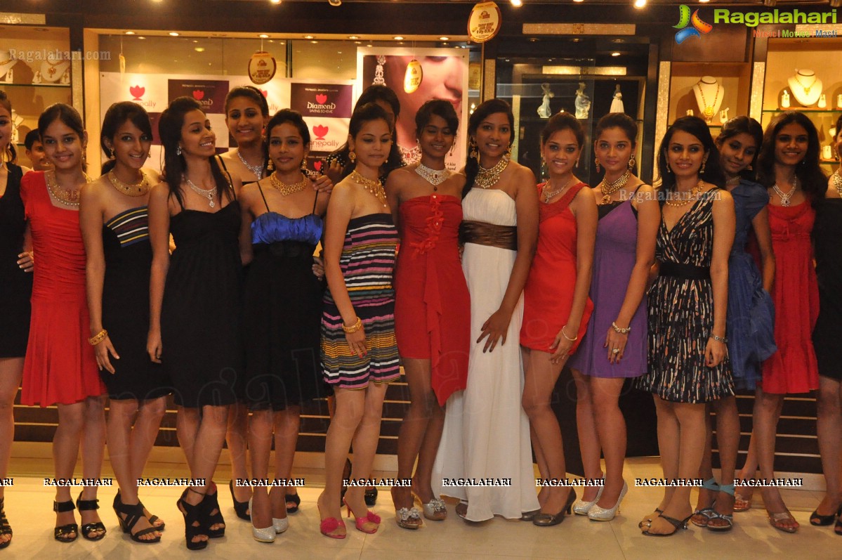 Miss Hyderabad 2012 Finalists at Manepally Jewellers
