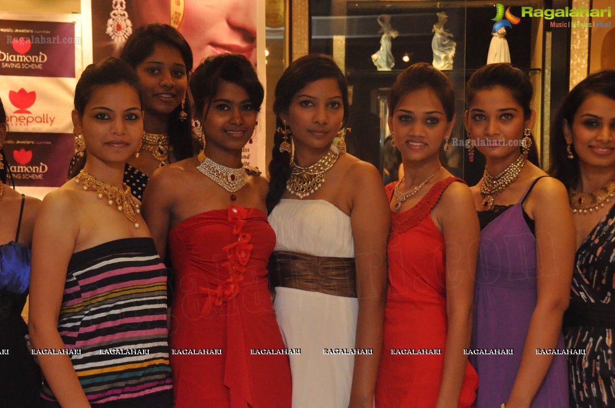 Miss Hyderabad 2012 Finalists at Manepally Jewellers