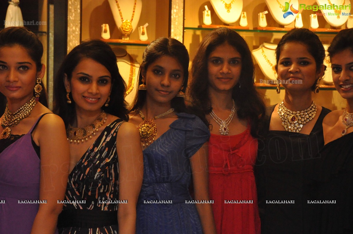 Miss Hyderabad 2012 Finalists at Manepally Jewellers