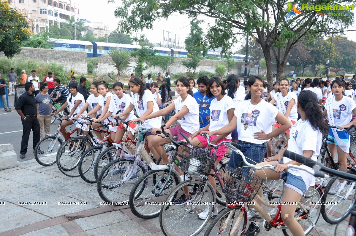 Miss Hyderabad 2012 Finalists go on a Green Ride, Hyderabad