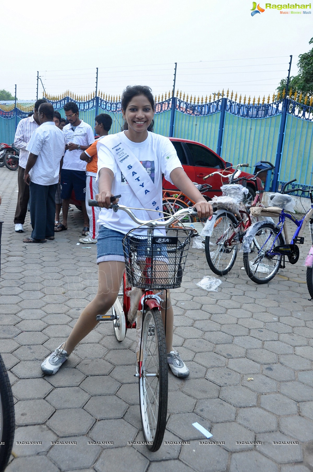 Miss Hyderabad 2012 Finalists go on a Green Ride, Hyderabad