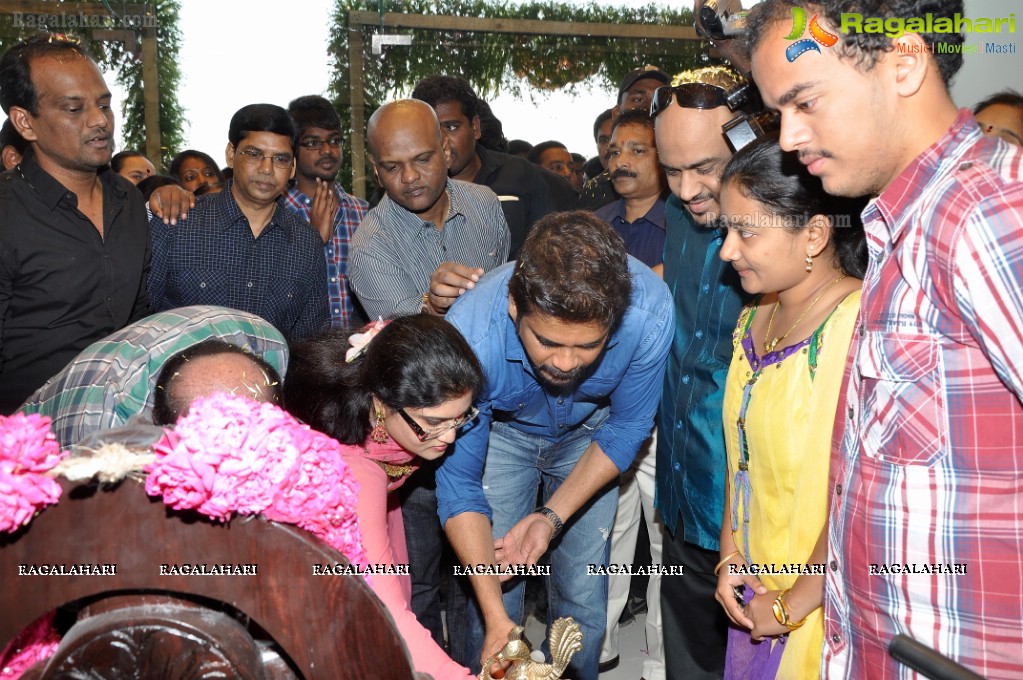 Nagarjuna launches 6 Fashion Mall at Kothapet, Hyderabad