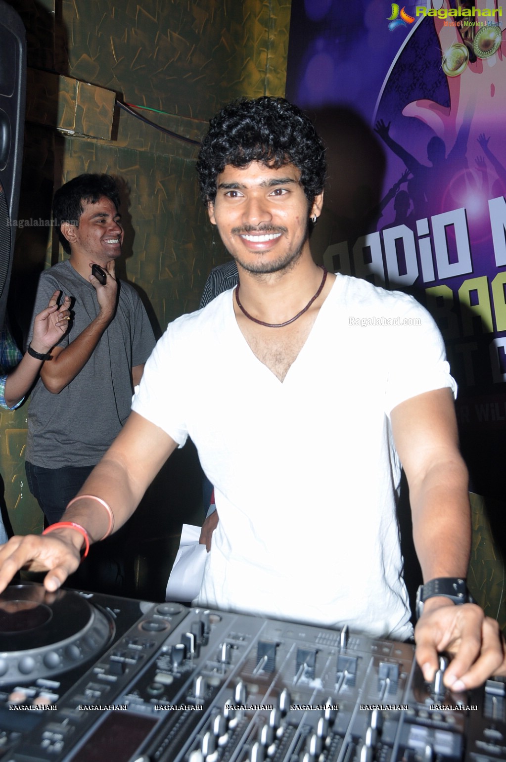 Radio Mirchi’s and Kingfisher Strong Power Soda’s Mirchimix DJ Hunt