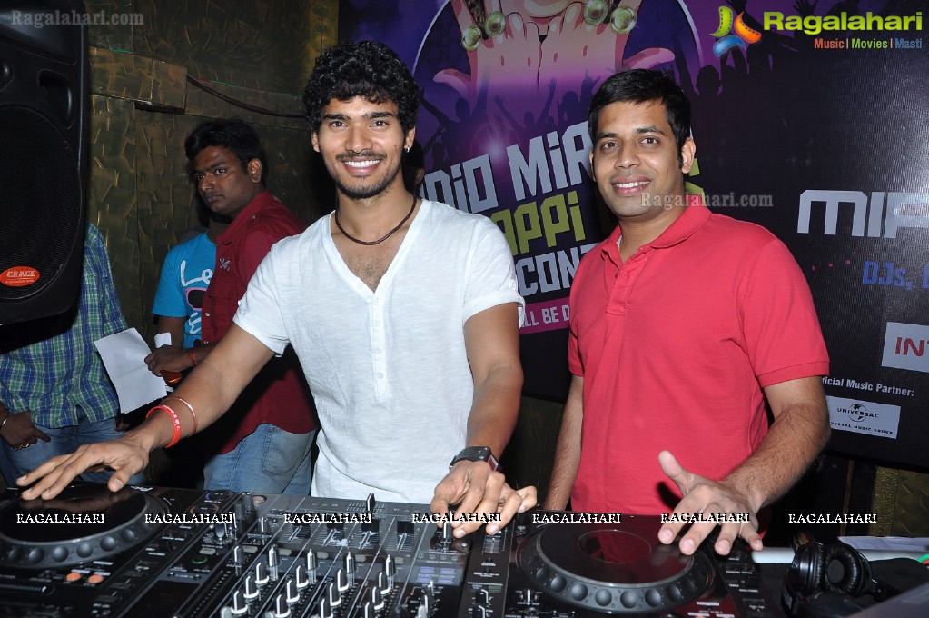 Radio Mirchi’s and Kingfisher Strong Power Soda’s Mirchimix DJ Hunt