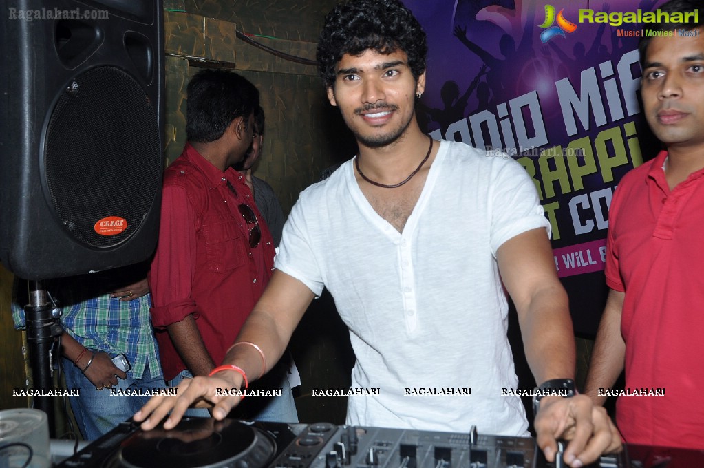 Radio Mirchi’s and Kingfisher Strong Power Soda’s Mirchimix DJ Hunt