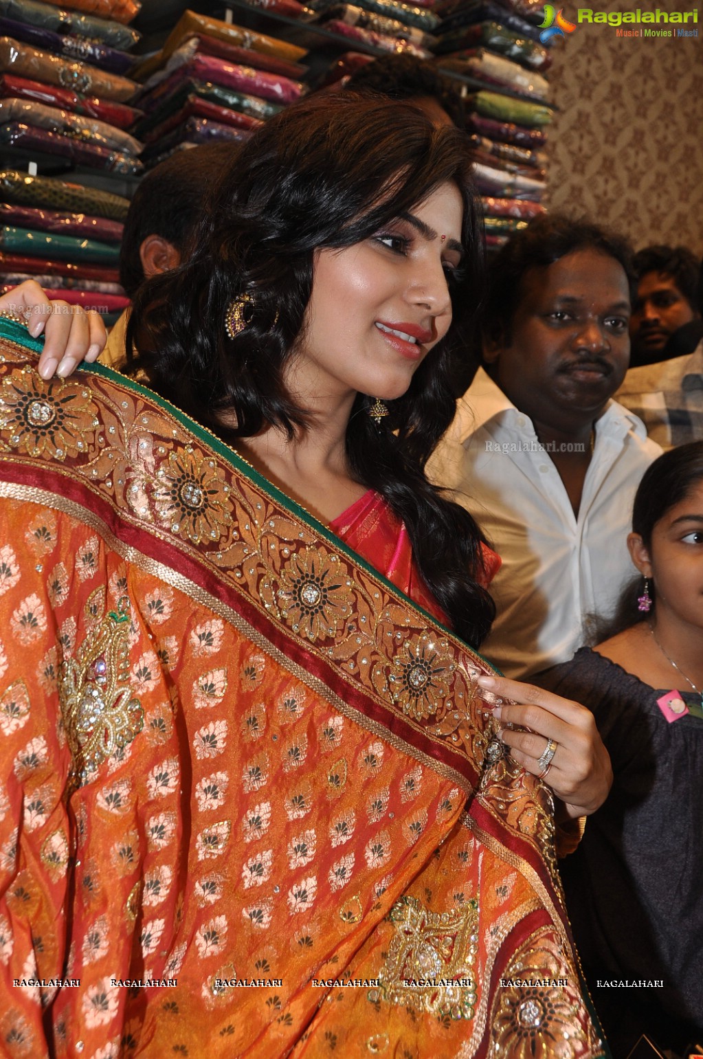 Samantha launches Kalanikethan Showroom, Kukatpally