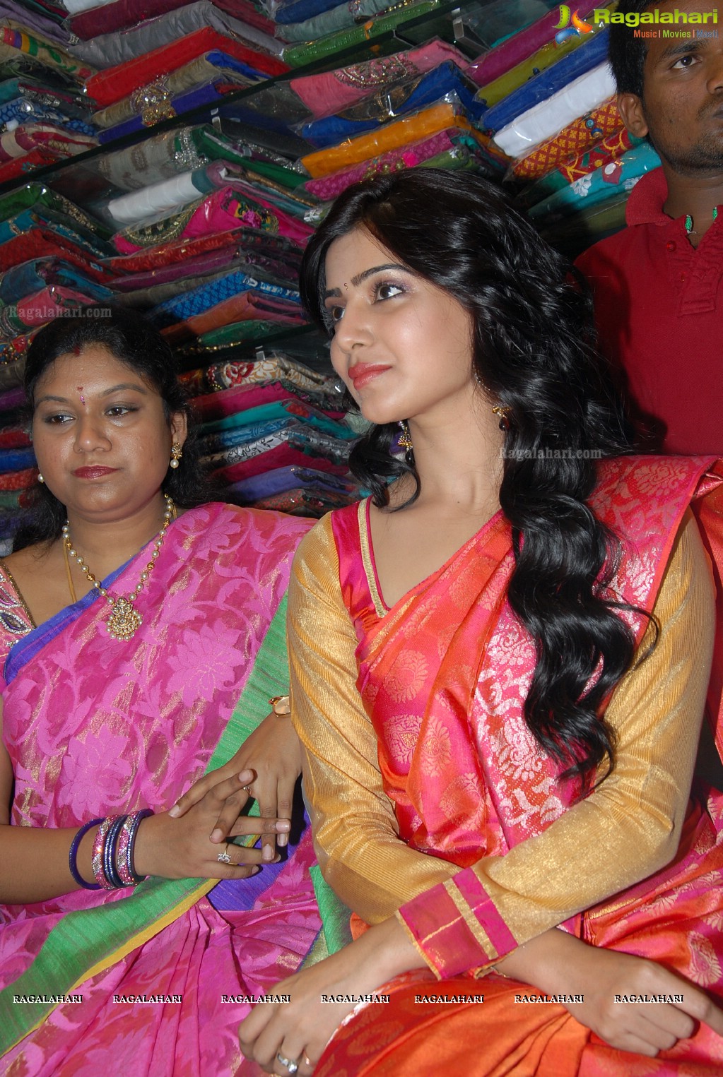 Samantha launches Kalanikethan Showroom, Kukatpally