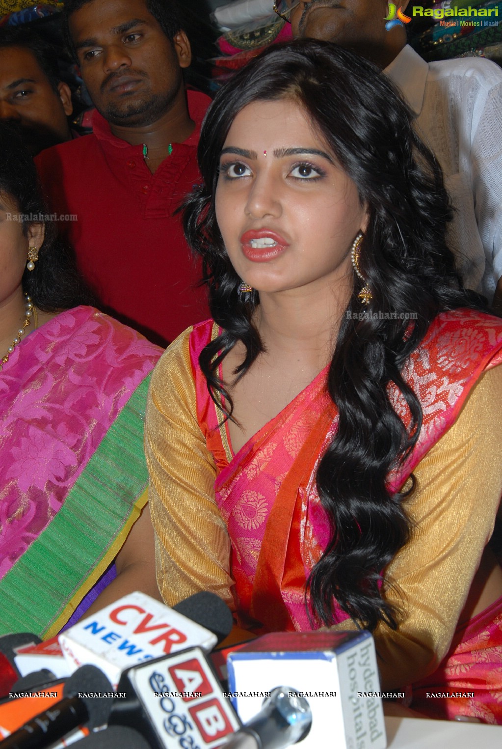 Samantha launches Kalanikethan Showroom, Kukatpally