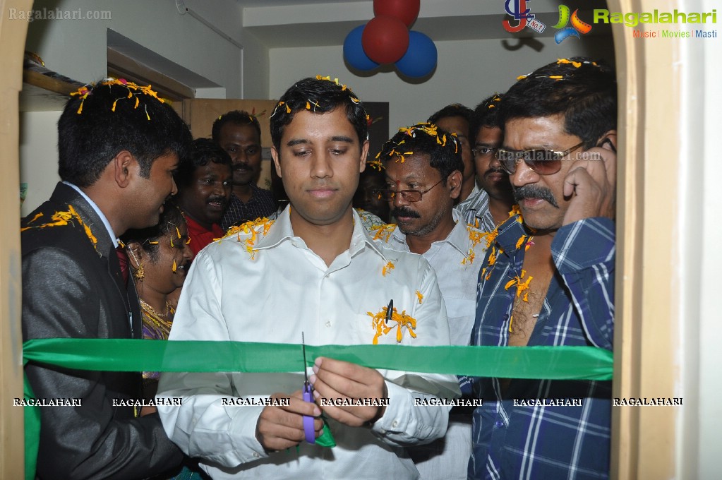 Srihari launches Java Learning Center, Hyderabad