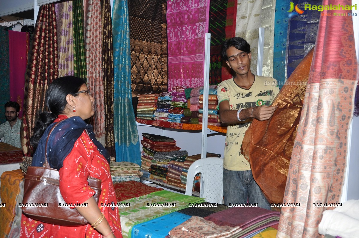 Weaves - The Cotton and Silk Spectrum at Sri Satya Sai Nigamagamam