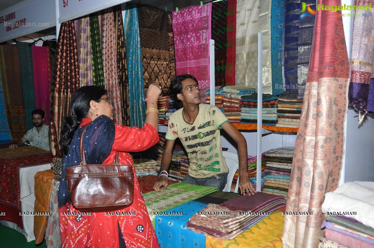 Weaves - The Cotton and Silk Spectrum at Sri Satya Sai Nigamagamam