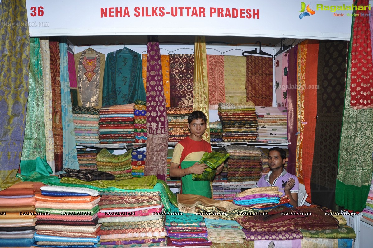 Weaves - The Cotton and Silk Spectrum at Sri Satya Sai Nigamagamam