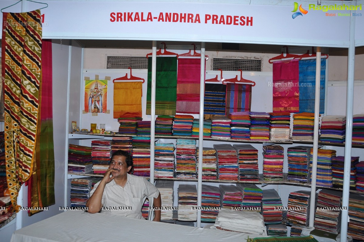 Weaves - The Cotton and Silk Spectrum at Sri Satya Sai Nigamagamam