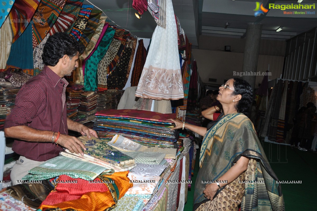 Weaves - The Cotton and Silk Spectrum at Sri Satya Sai Nigamagamam