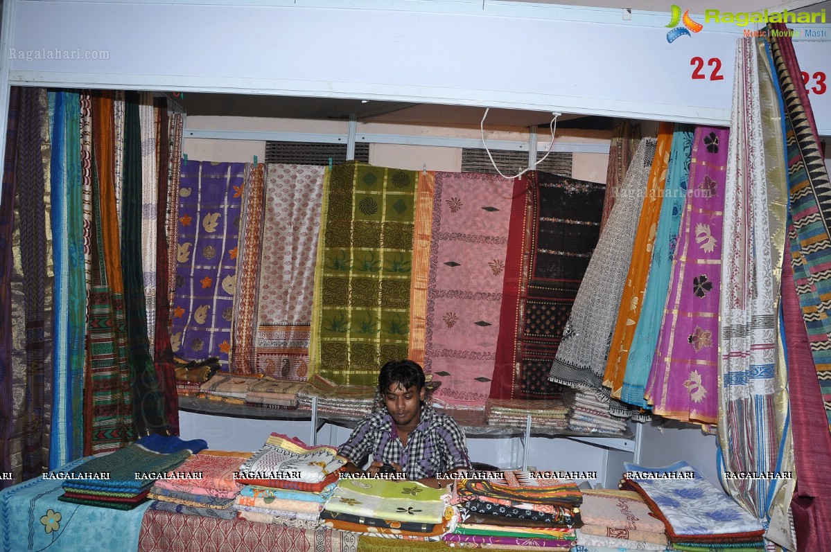 Weaves - The Cotton and Silk Spectrum at Sri Satya Sai Nigamagamam