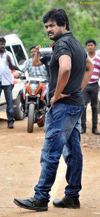 Cameraman Gangatho Rambabu Shooting