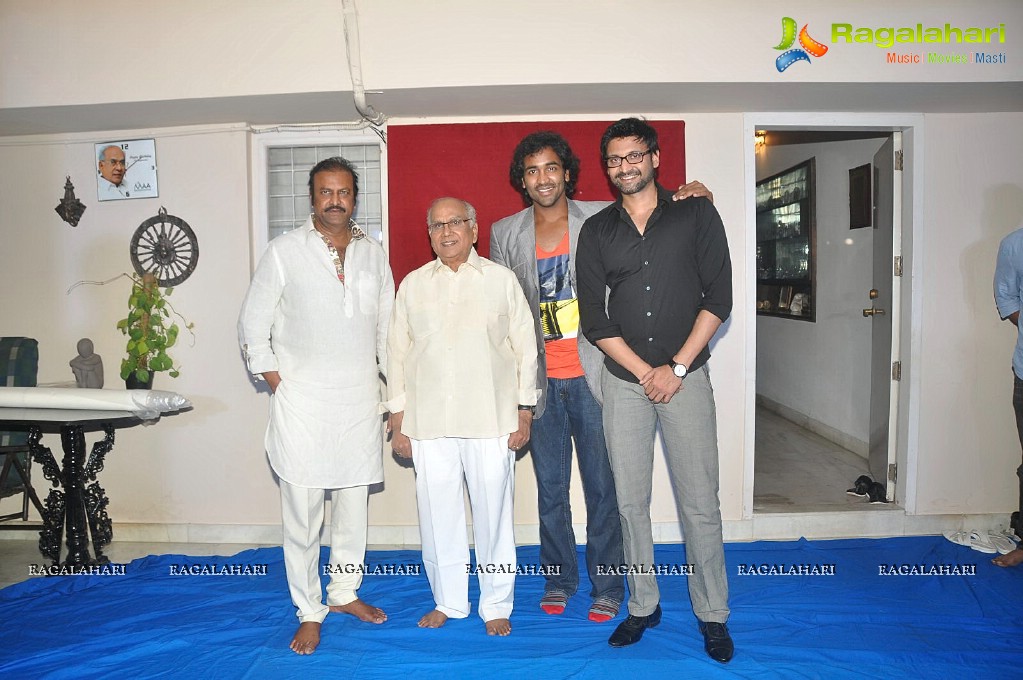 Mohan Babu gifts a big painting to ANR