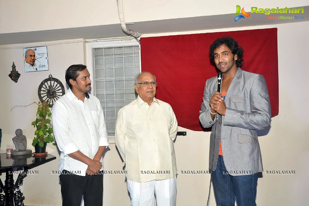 Mohan Babu gifts a big painting to ANR